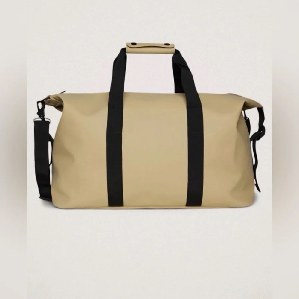 NEW Rains Hilo Weekend Bag In SAND Waterproof